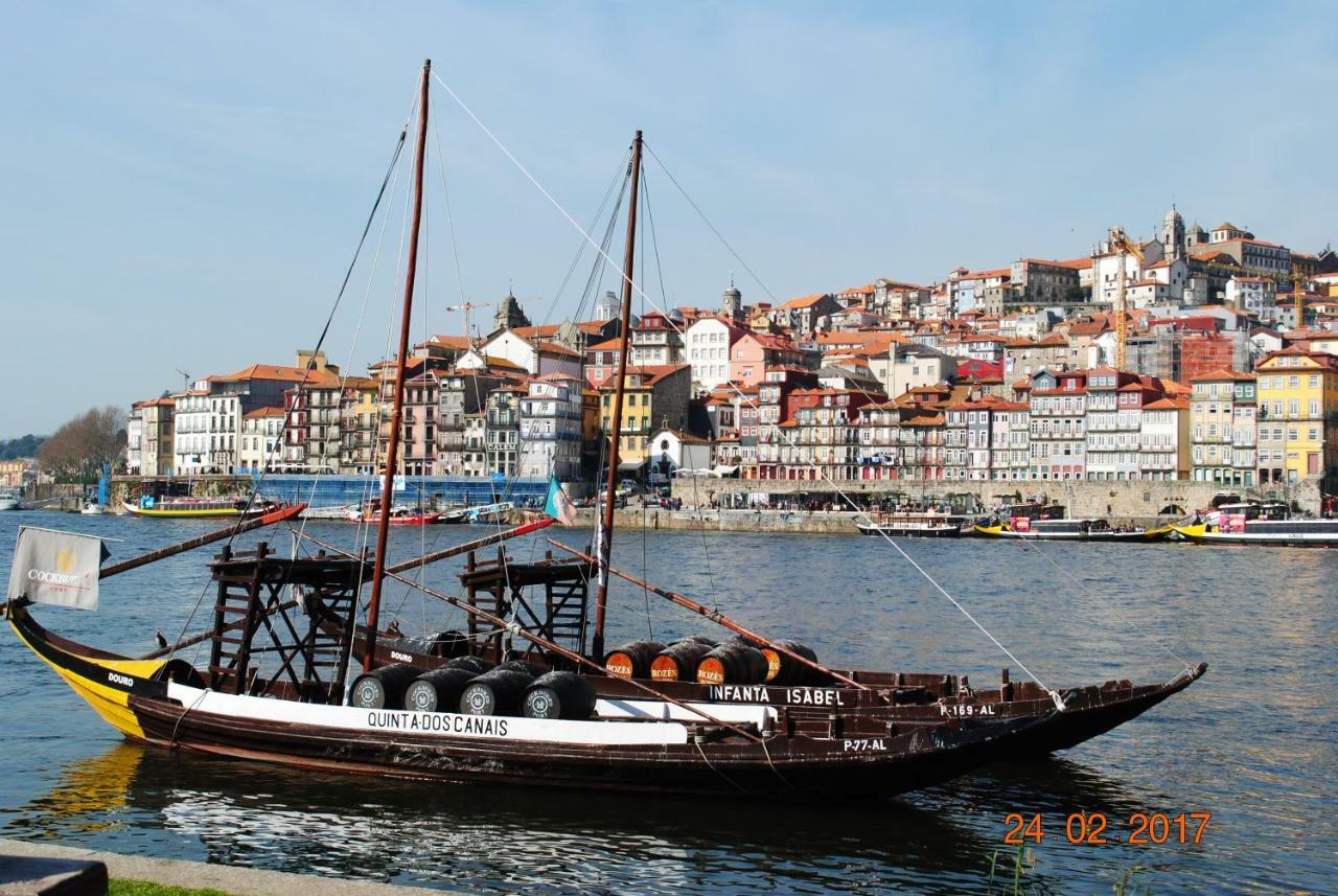 Oporto Vasconcelos Guest House บีลาโนวาเดกายา ภายนอก รูปภาพ