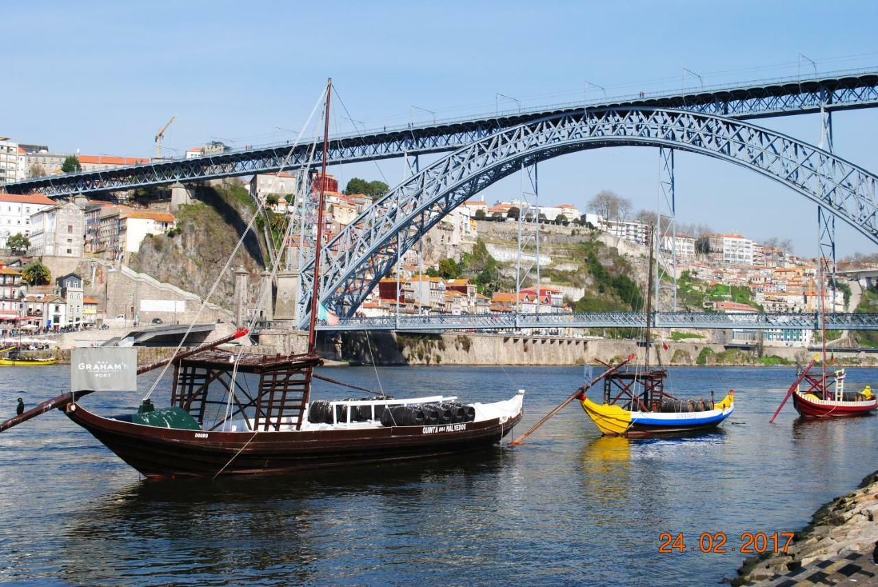 Oporto Vasconcelos Guest House บีลาโนวาเดกายา ภายนอก รูปภาพ